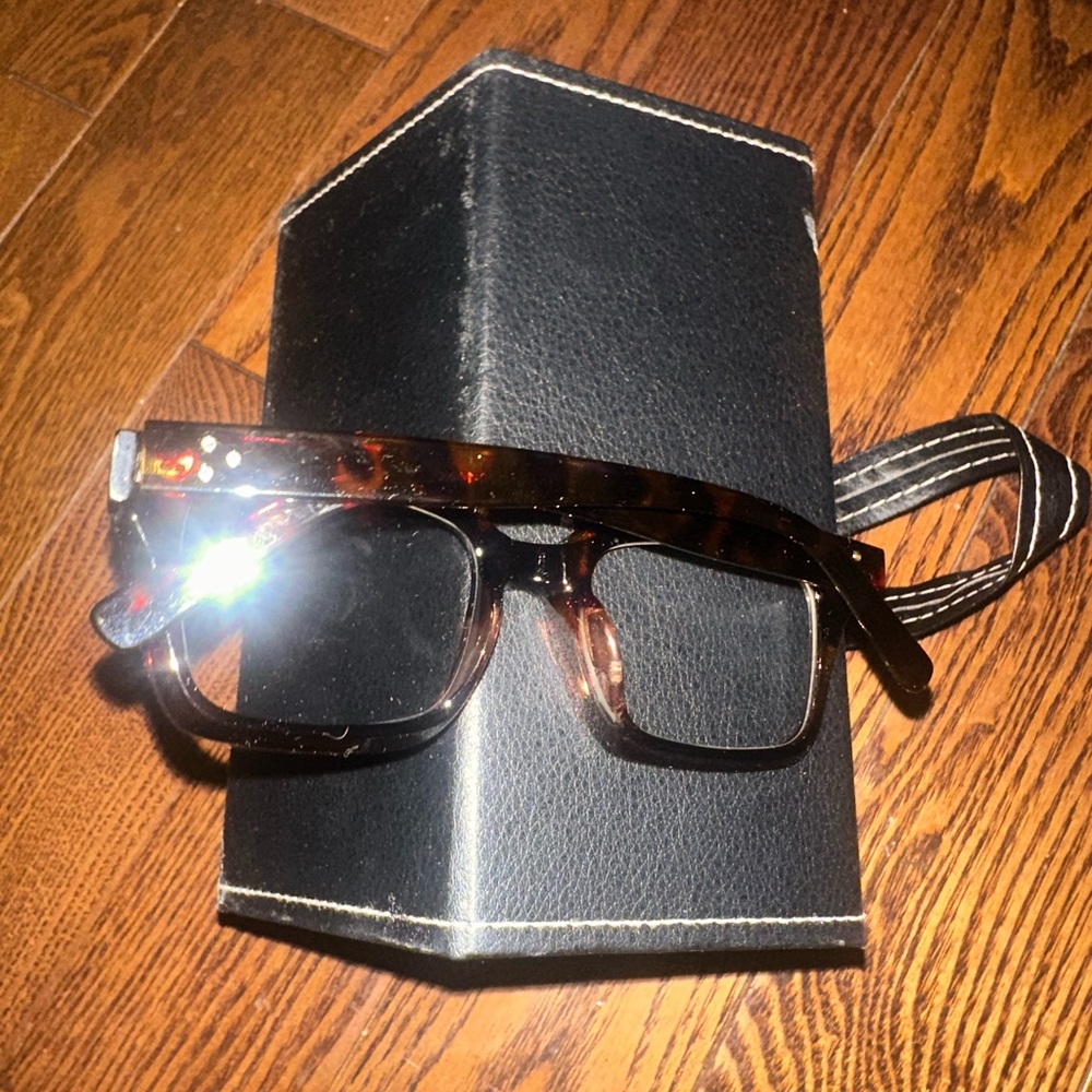 Tortoise Shell Glasses - Picture 3 of 3